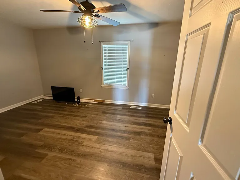 6112 Old Nashville Rd — Photo 9