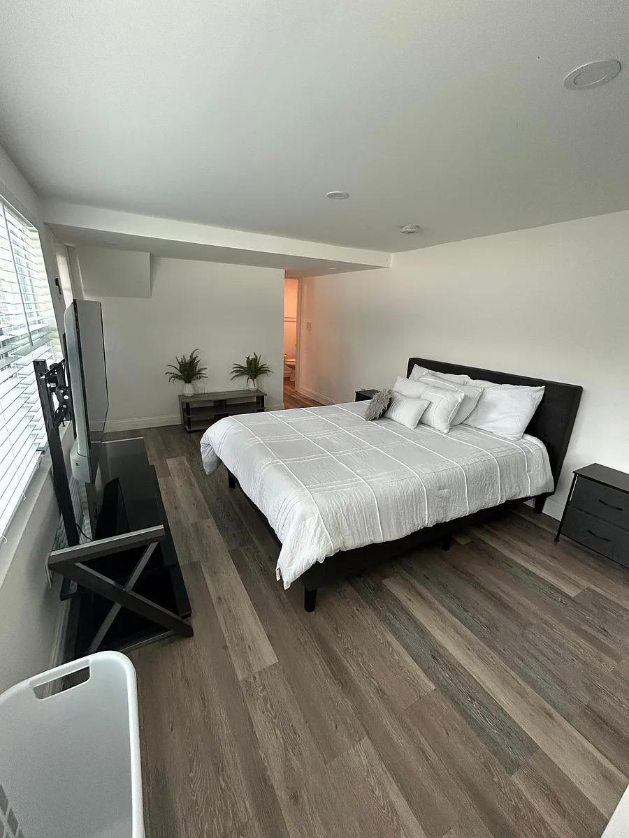 Building Photo - 801 E Edgewood Dr #1