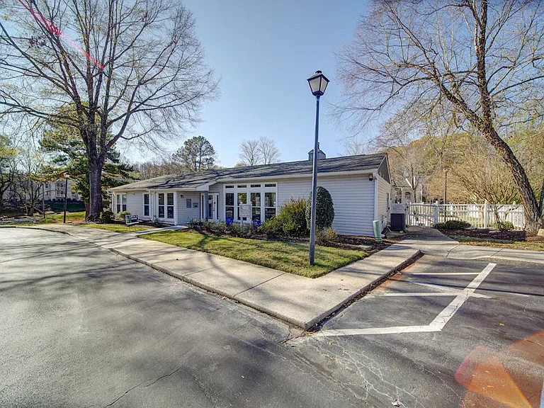 Chatham Wood Apartments — Photo 7