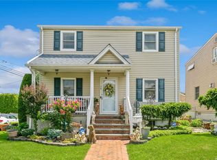 73 Branton Pl, Albertson, NY 11507