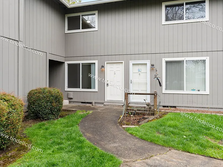 17324 SW Merlo Rd — Photo 2