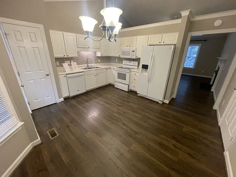 221 Alberbury Commons Ct — Photo 6