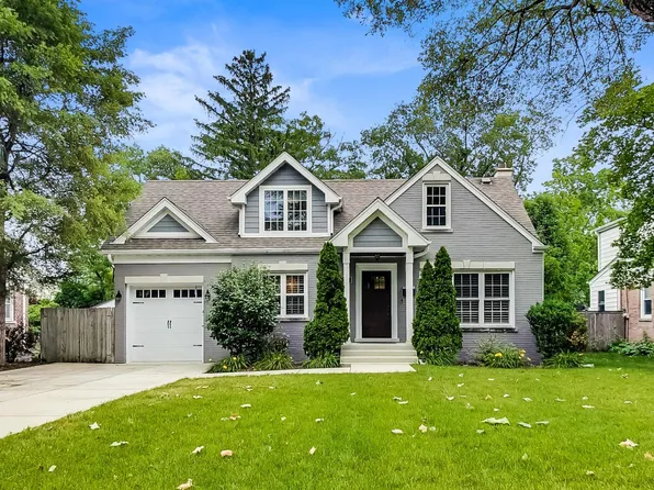 107 Indian Dr, Clarendon Hills, IL 60514