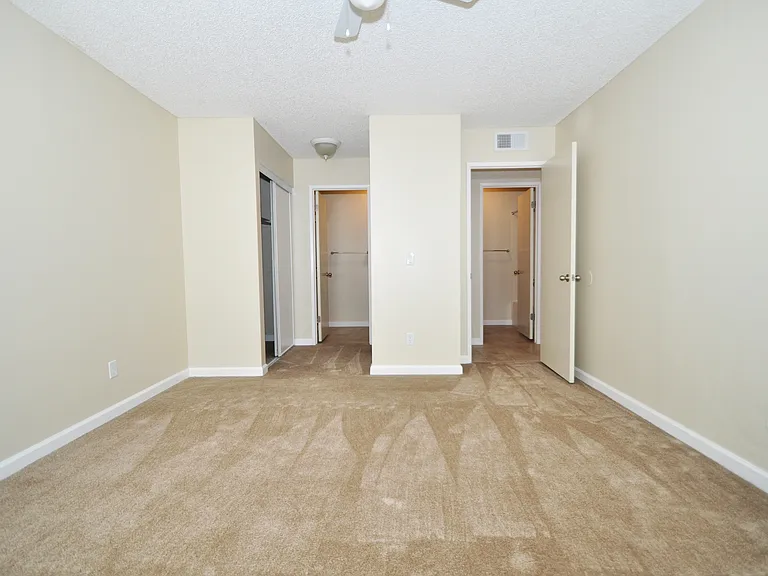 Oak Hill Apartments — Photo 9