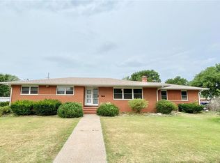 778 Purvis Dr, Wood River, IL