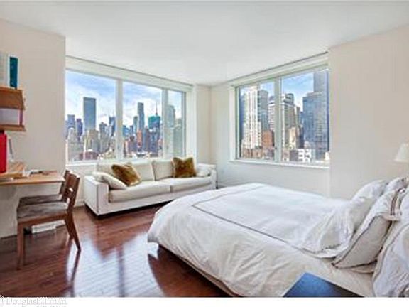 3rd image of 225 E 34th St APT 20C