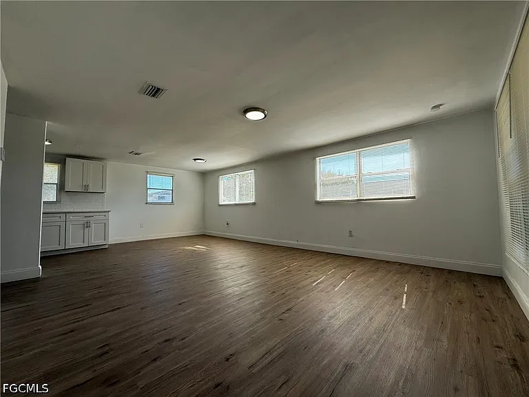1154 Gamble St — Photo 2