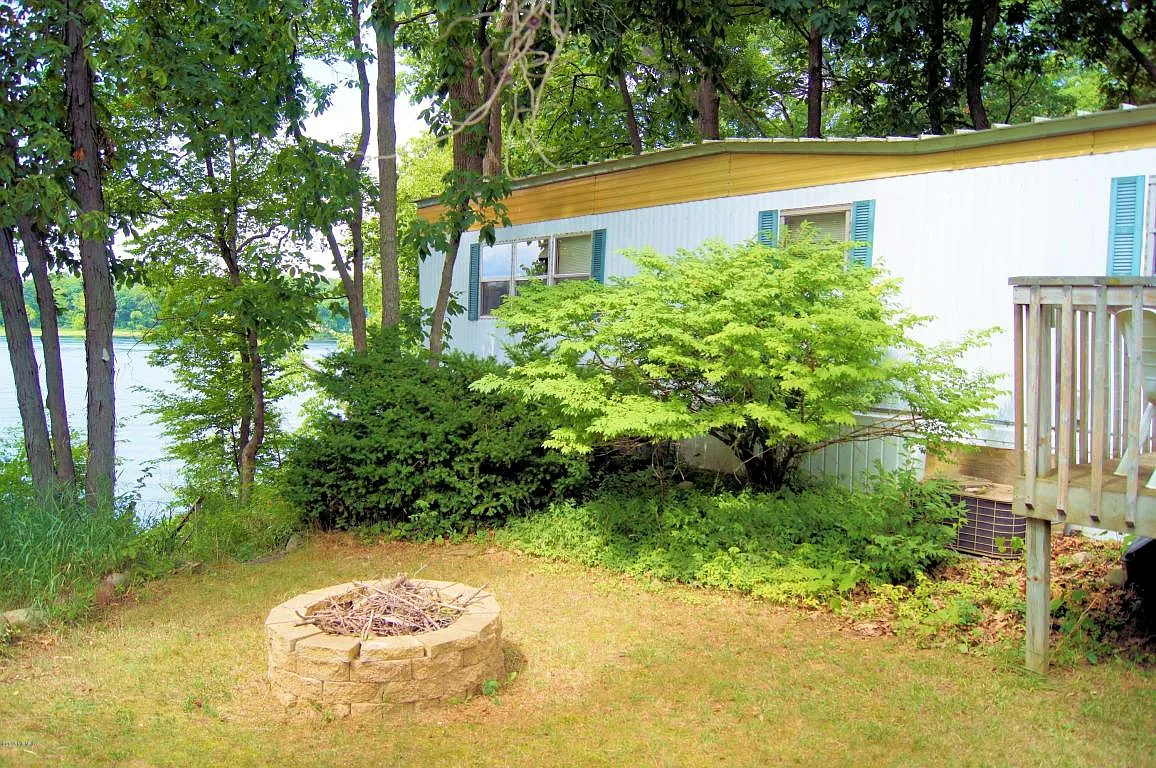 8628 Chain O Lakes Dr photo 1