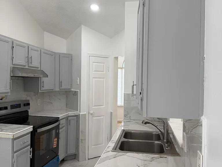 750 Windemere Oak Way NW — Photo 5