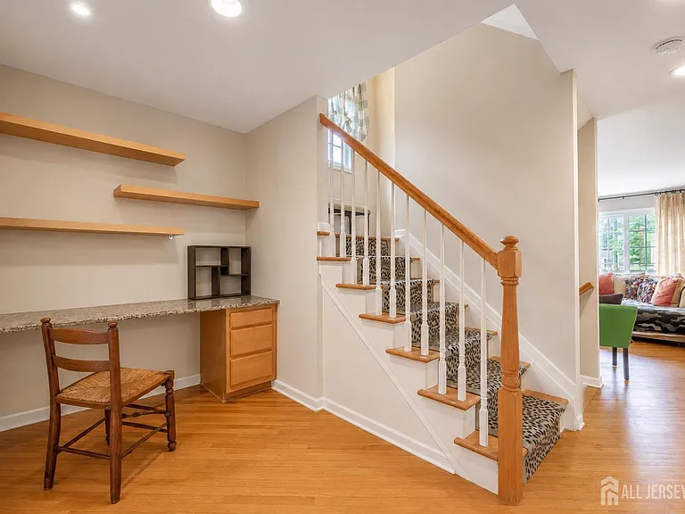 812 Columbus Ave — Photo 32