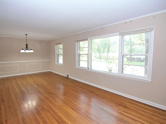3rd image of 1412 Estate Dr