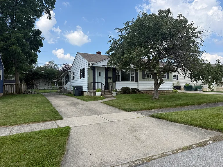 1237 Richland St — Photo 1