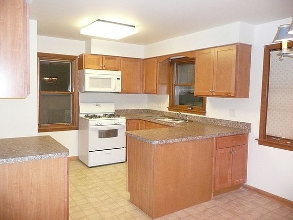 4th image of 16556 Drexel Ave