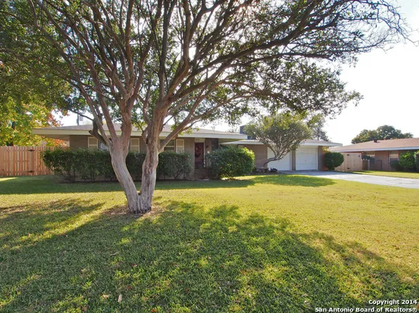 214 Windcrest Dr, Windcrest, TX 78239