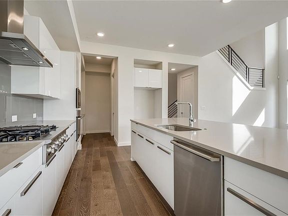 5th image of 3963 Sanders Dr