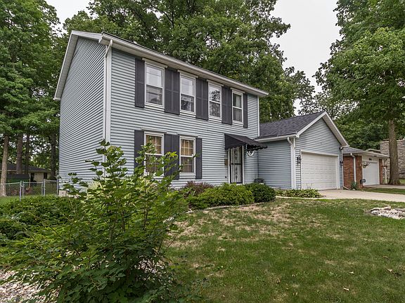 3rd image of 2820 Woodview Dr