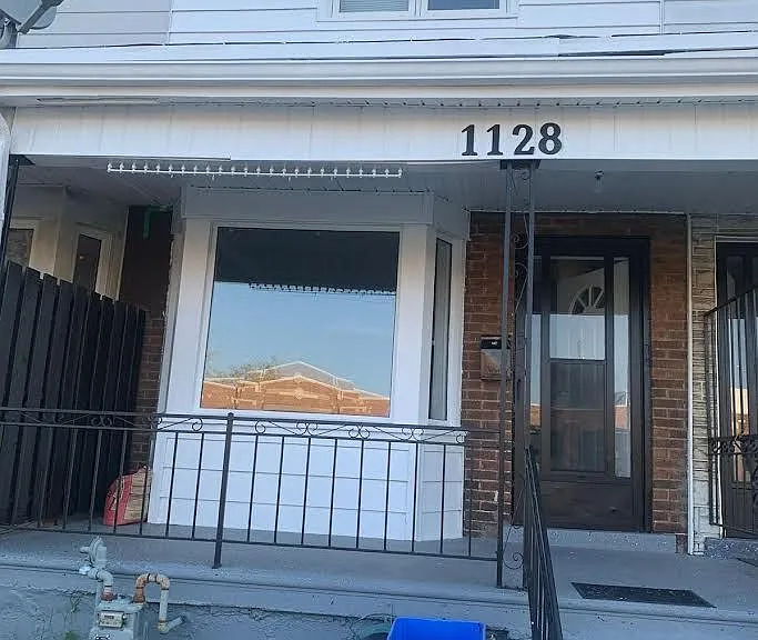 1128 Mercer St — Photo 1