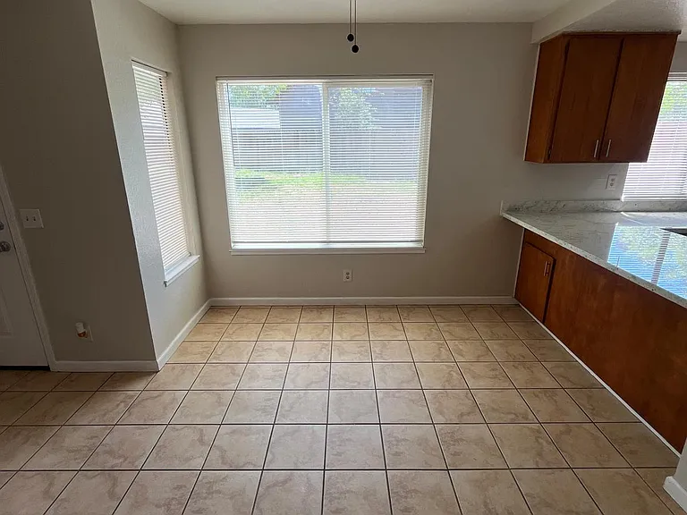 420 Ravenwood Way — Photo 14
