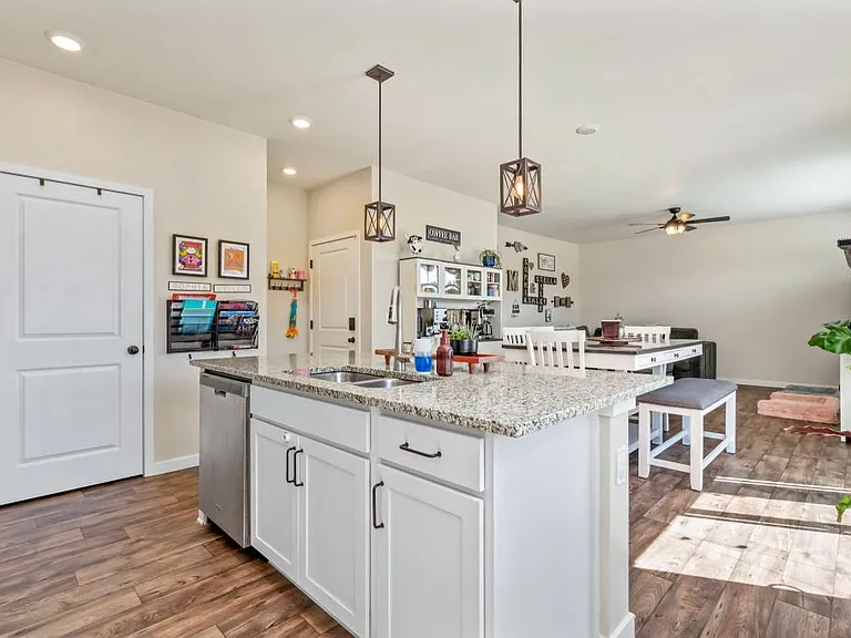 276 Swallow Rd — Photo 10