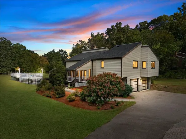 37 Forrestal Dr, Westerly, RI 02891
