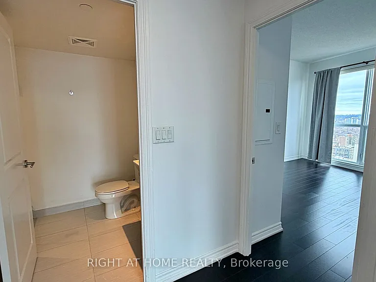 386 Yonge St #4207 — Photo 35