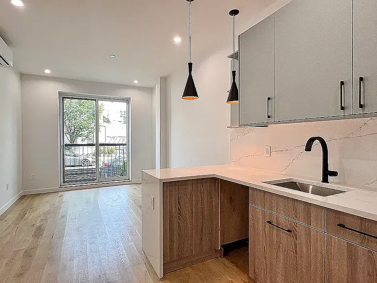 27-10 Crescent St #1M — Photo 6