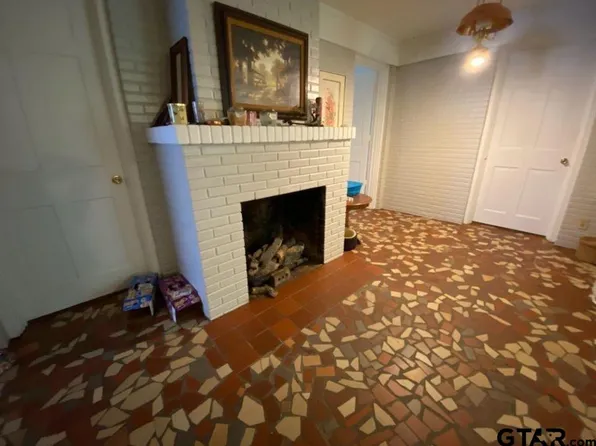 1 Wanda Ct, Marshall, TX 75670