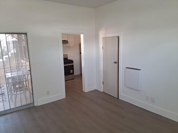 4th image of 6250 S Van Ness Ave #6250