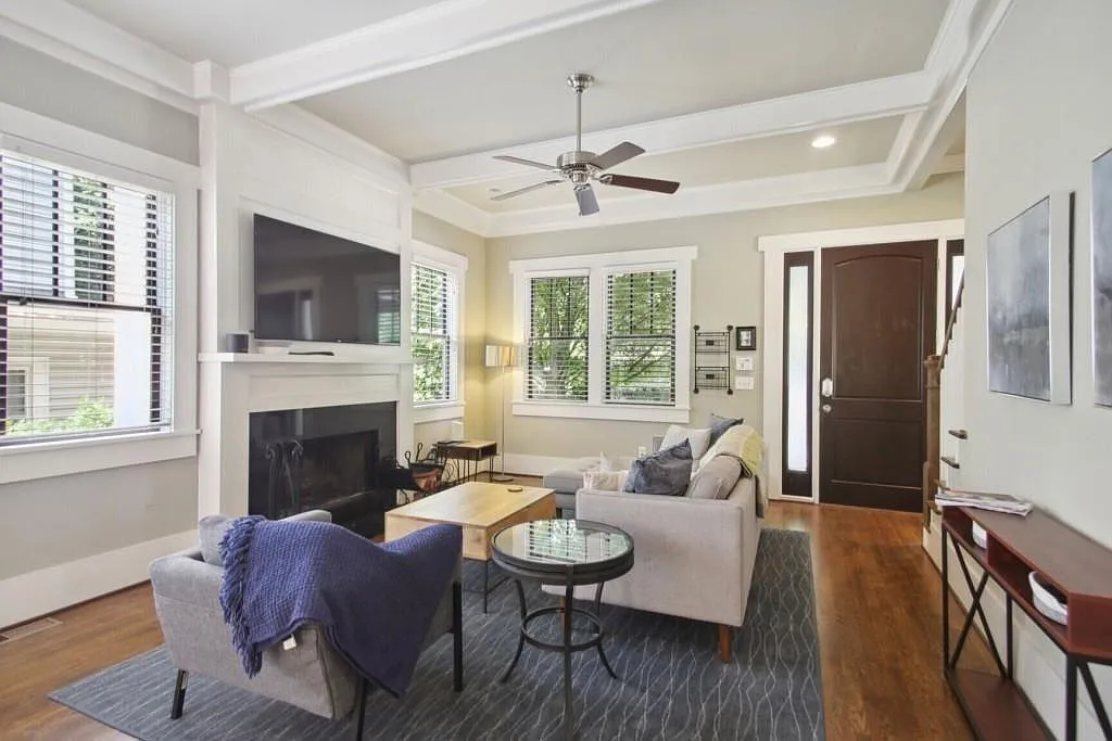 3 bed, 3.5 bath, 1910 sqft, $6,500 — Photo 4