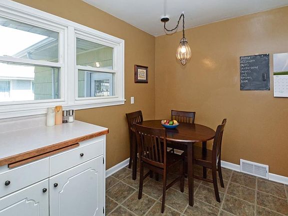 5th image of 255 Dessa Ln