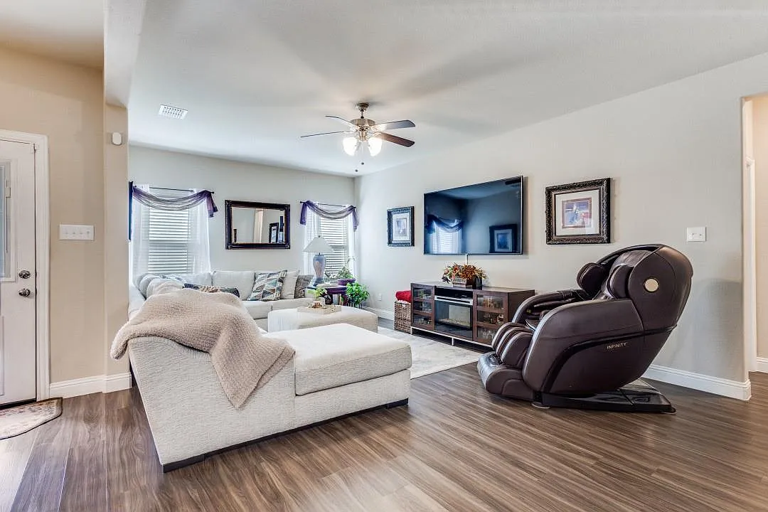 4 bed, 2293 sqft, $2,800 — Photo 4