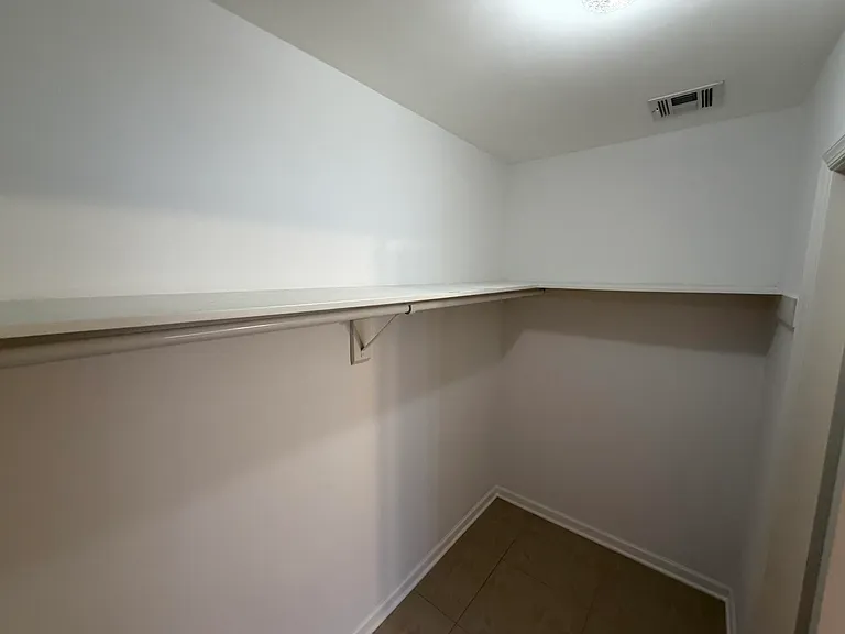 499 W Conference Dr — Photo 15