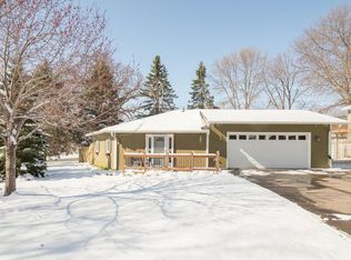 195 Cardinal Ct, Chaska, MN 55318