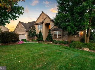 130 Snapdragon Dr, Leola, PA 17540
