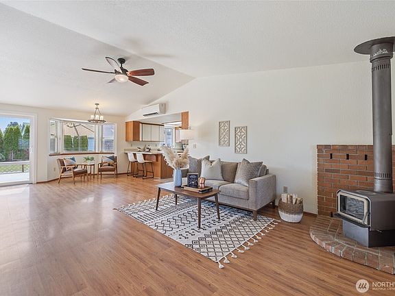5th image of 10415 230th Avenue Ct E