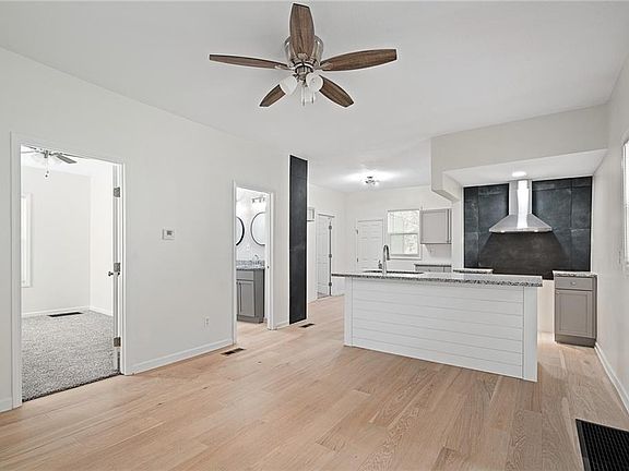 3rd image of 1222 Greeley Ave