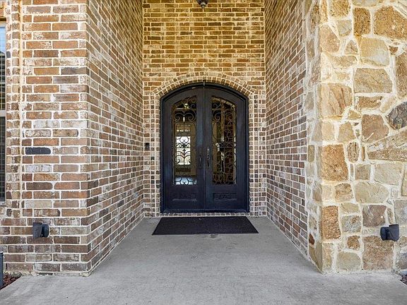5th image of 237 Circle Club Ln