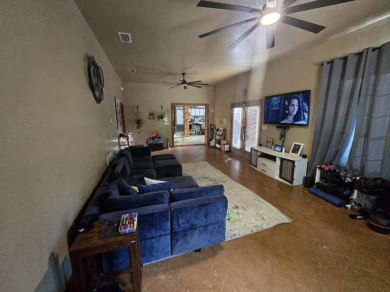178 Emmanuel Dr — Photo 3