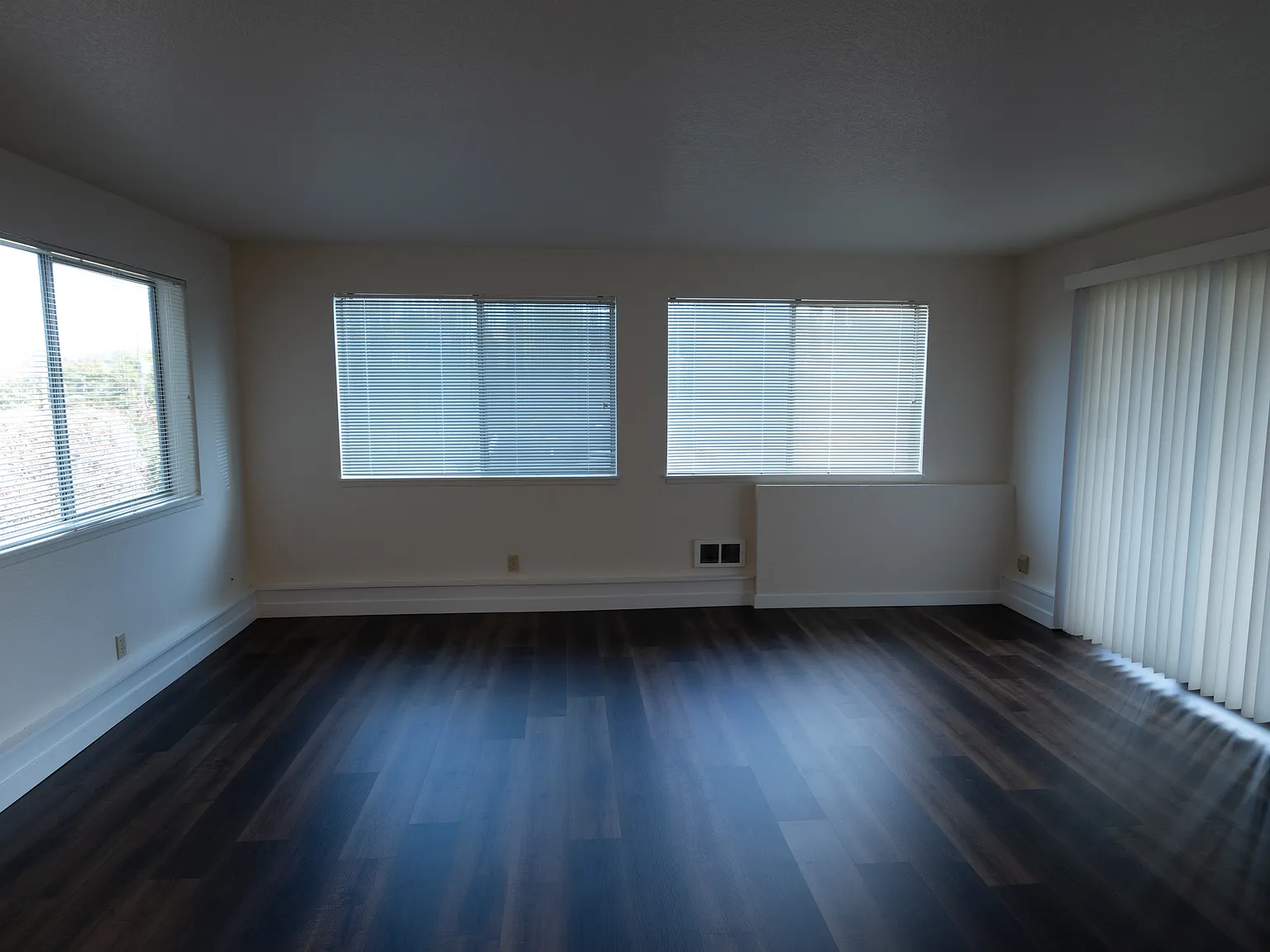 2 bed, 930 sqft, $1,950 — Photo 3