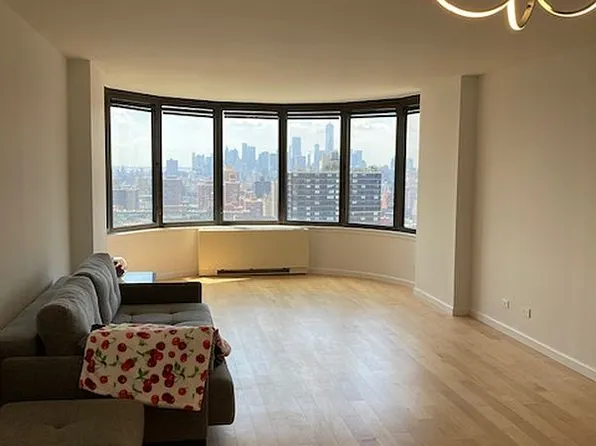330 E 38th St APT 38C, New York, NY 10016