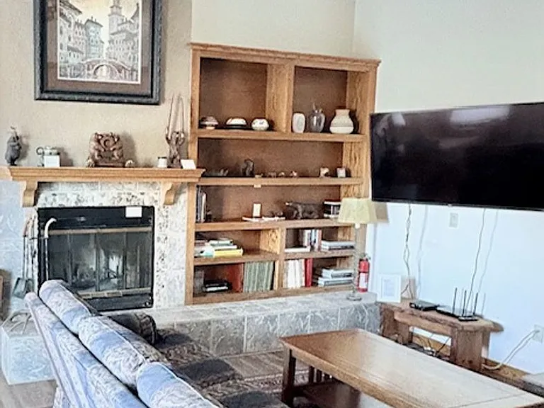 165 Holly Tree Cir — Photo 2