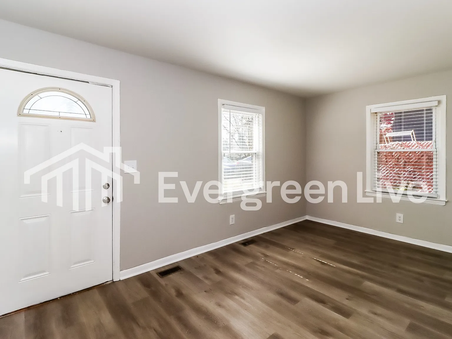 2 bed, 1.0 bath, 696 sqft, $1,195 — Photo 2