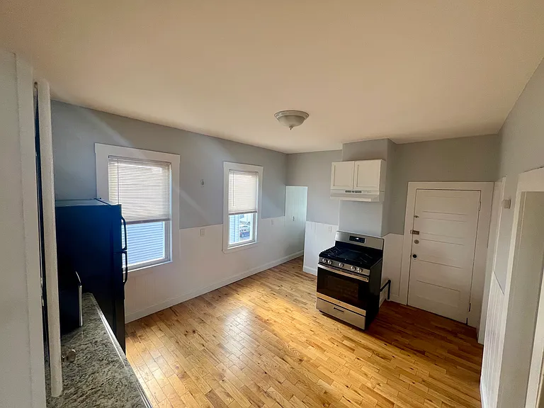 98 Irving St #3 — Photo 2