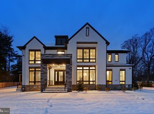 702 Walker Rd, Great Falls, VA 22066