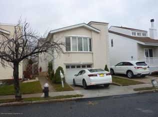 43 Manchester Dr, Staten Island, NY 10312
