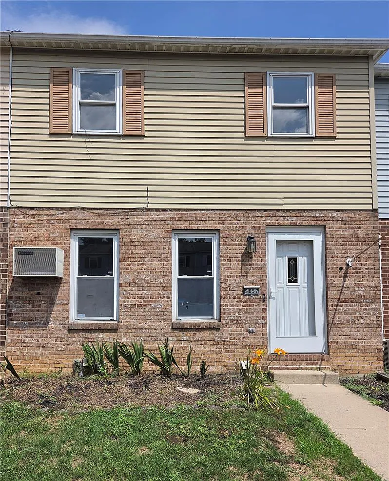 3 bed, 2.5 bath, 1640 sqft, $2,100 — Photo 1