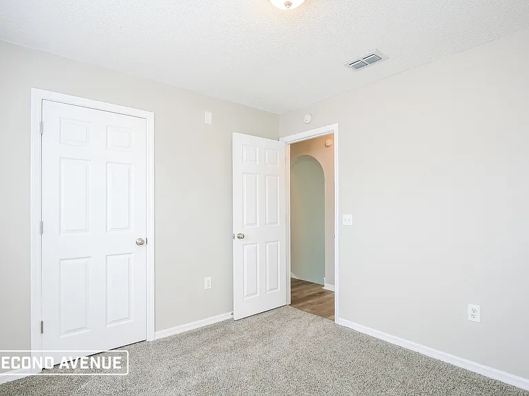 12042 Villa Rd — Photo 9