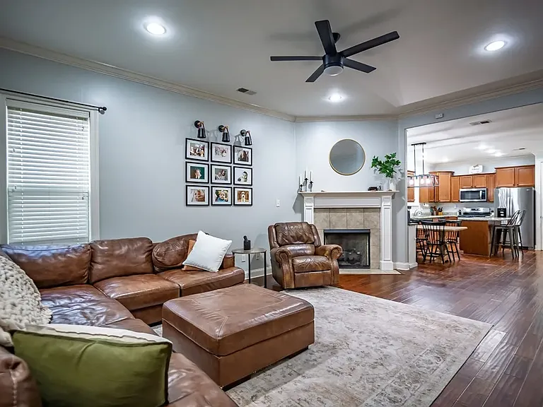 122 Westbury Cir — Photo 3