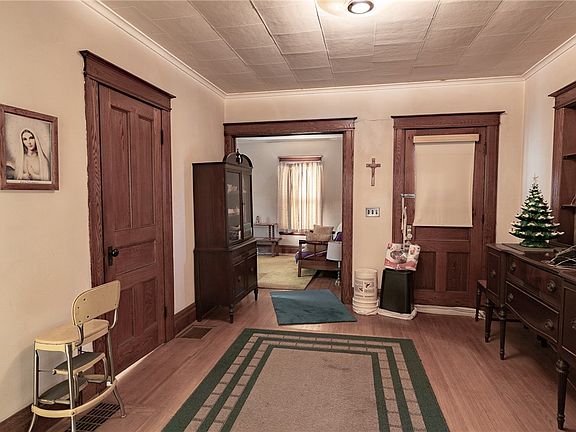 3rd image of 118 Weaver St