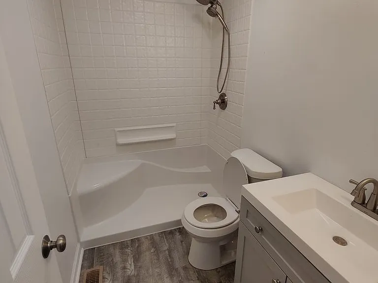 1468 Parkview Dr — Photo 6
